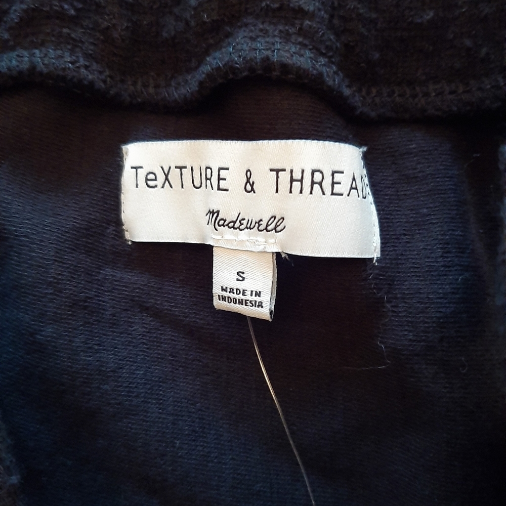 Texture & Thread Button-Front Swing Tank - Picture 6 of 7